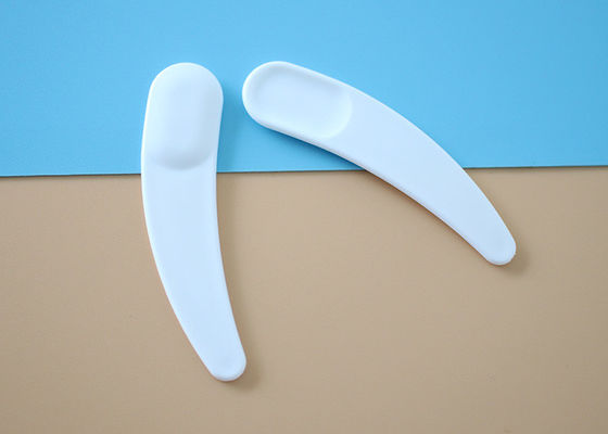 Dostosowana biała plastikowa szpatułka kosmetyczna 53 mm do słoików z kremem