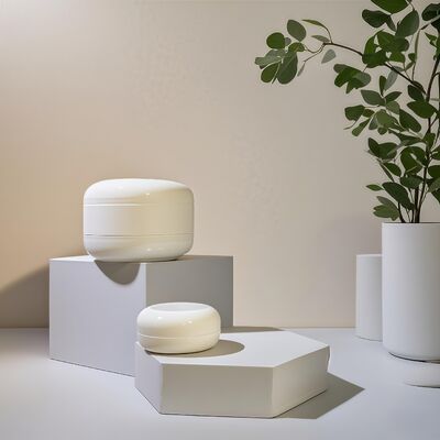 Słoiki kosmetyczne z płaskiego, okrągłego plastiku o pojemności 20 ml i 40 ml na kremy i balsamy