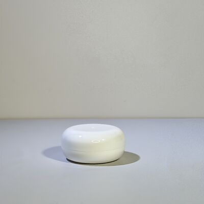 Słoiki kosmetyczne z płaskiego, okrągłego plastiku o pojemności 20 ml i 40 ml na kremy i balsamy